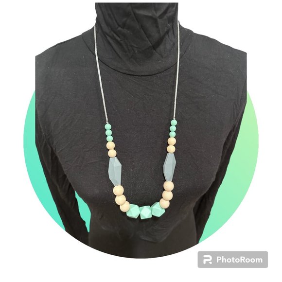 Like New Maternity / New Mom Teething Necklace - Picture 2 of 7